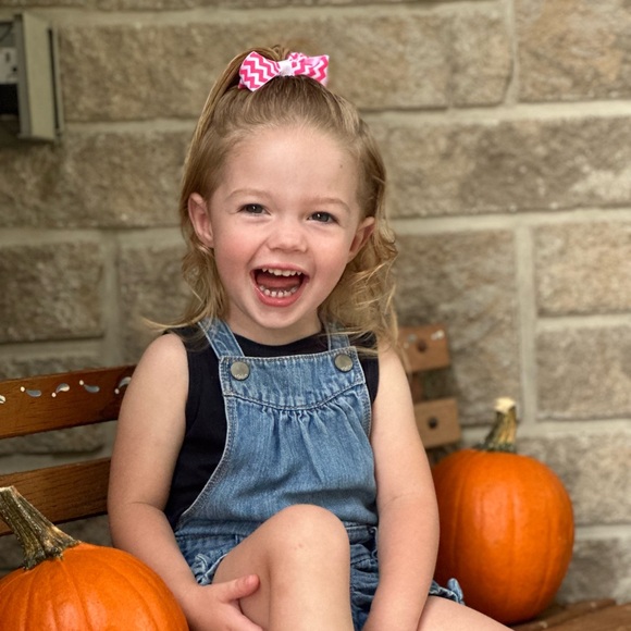 Meet your Posher, Nicole - Picture 1 of 3